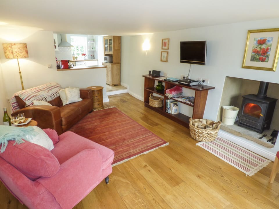 Cottage | Living area | TV