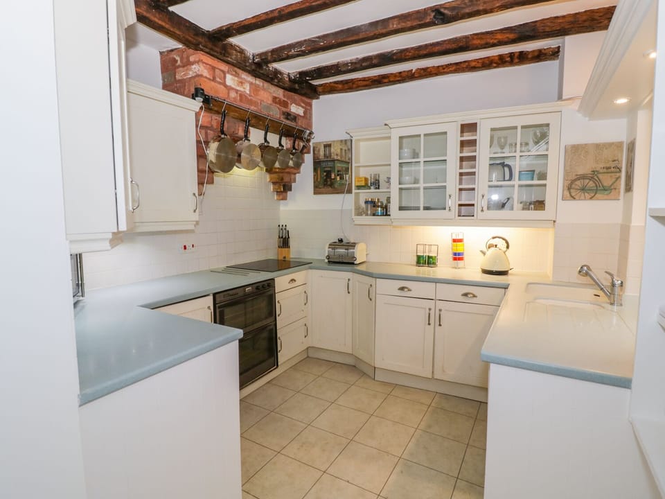 Cottage | Private kitchen | Fridge, oven, stovetop, dishwasher