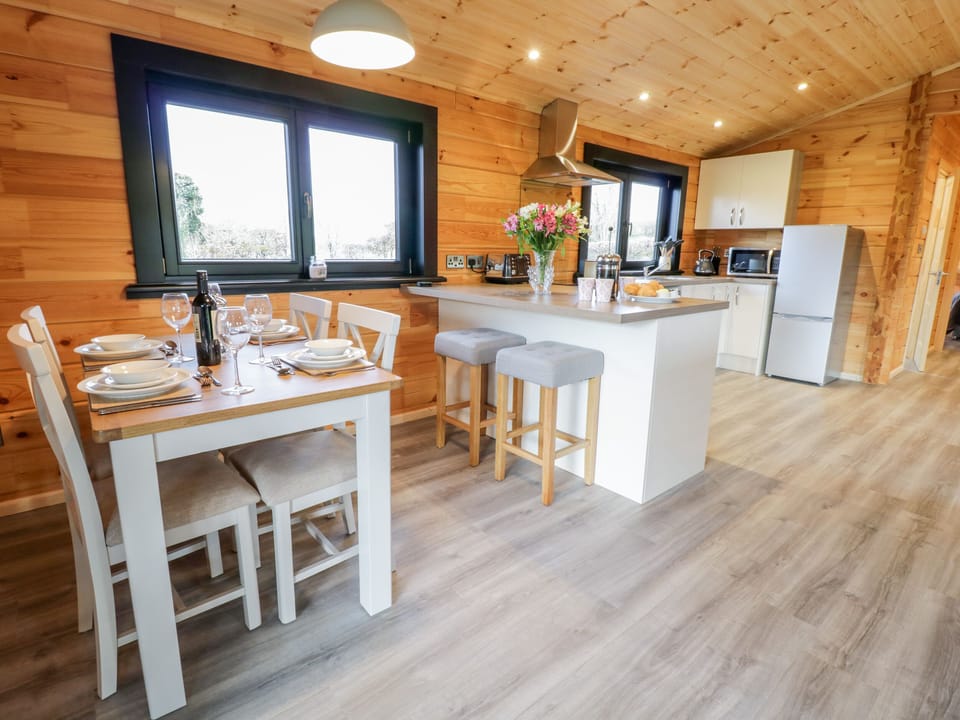 Cottage | Private kitchen | Fridge, microwave, dishwasher, electric kettle