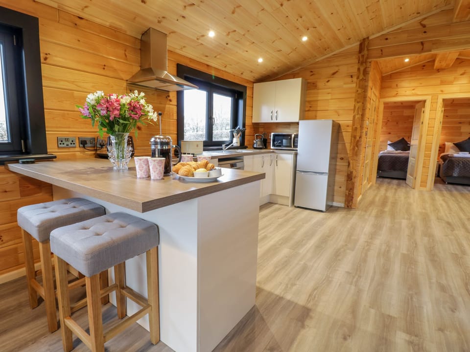Cottage | Private kitchen | Fridge, microwave, dishwasher, electric kettle