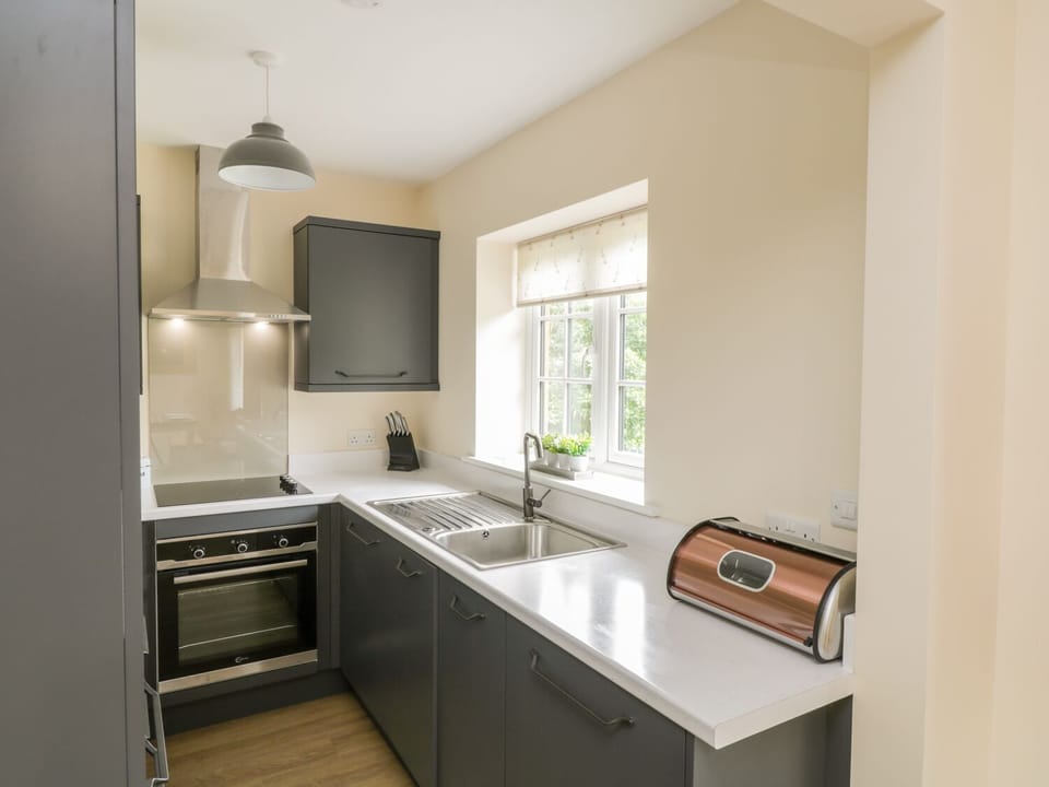 Cottage | Private kitchen | Dishwasher, electric kettle, toaster, highchair