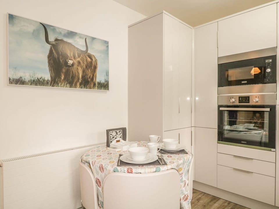 Cottage | Dining