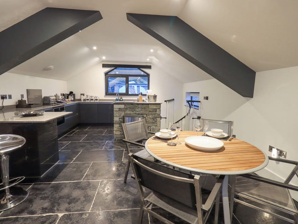 Cottage | Private kitchen | Fridge, microwave, stovetop, dishwasher