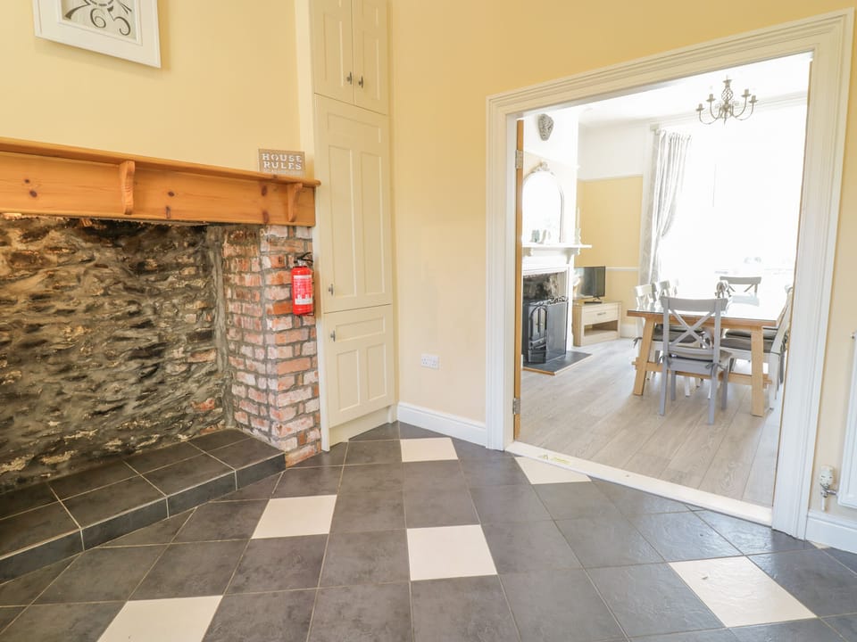 Cottage | Dining