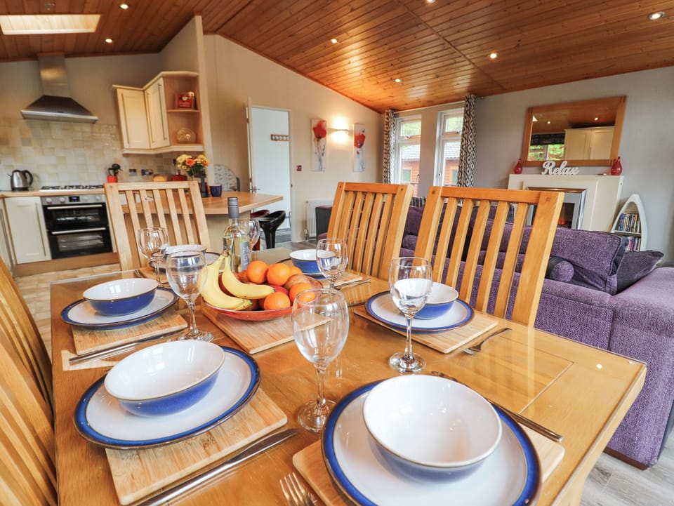 Cottage | Dining