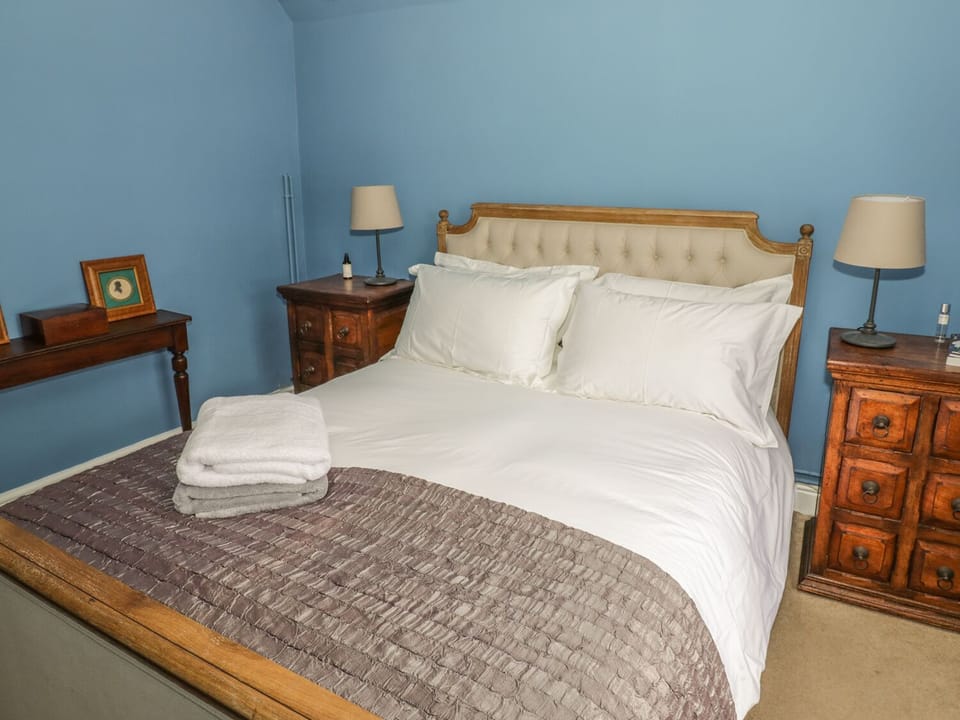 Cottage | 2 bedrooms, individually decorated, individually furnished, free WiFi