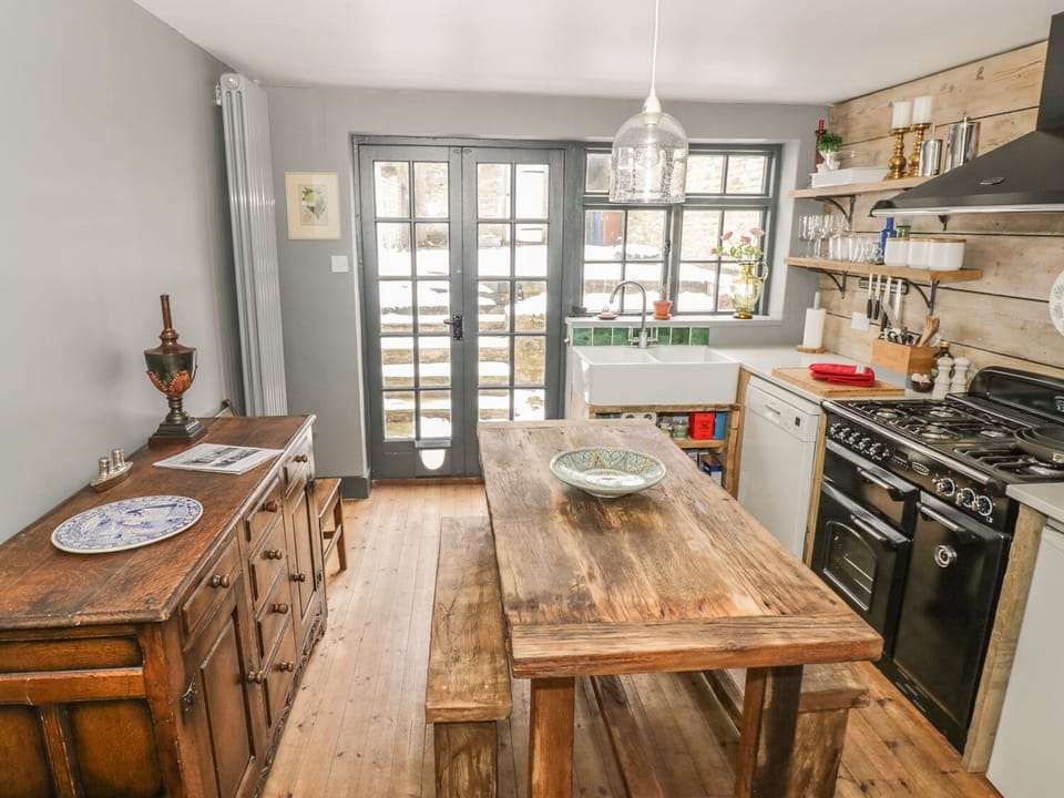 Cottage | Private kitchen | Fridge, stovetop, dishwasher, highchair