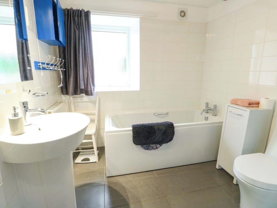 Ael Y Bryn Cottage in Menai Bridge