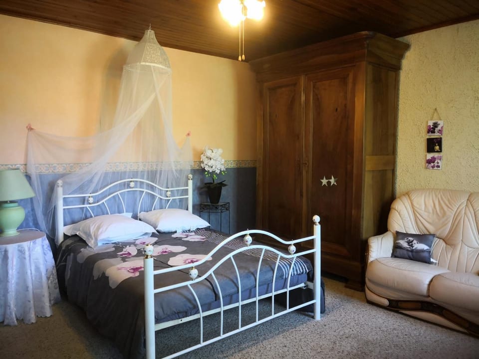 Individually decorated, individually furnished, soundproofing