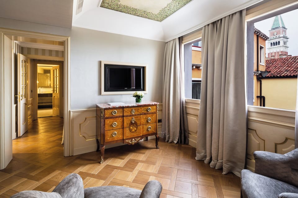 Suite Lagoon View | Premium bedding, minibar, in-room safe, desk