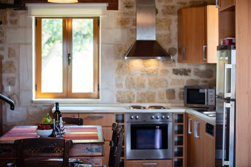 Kitchen with dining table