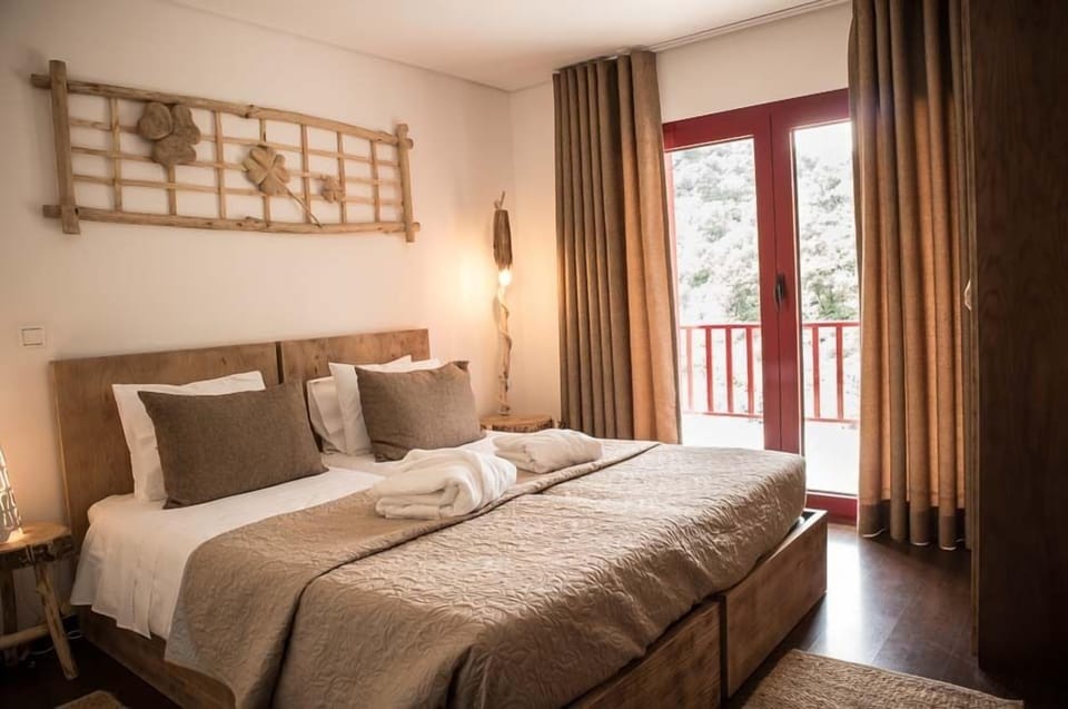 Villa, 1 Bedroom | Desk, free cribs/infant beds, free WiFi, bed sheets