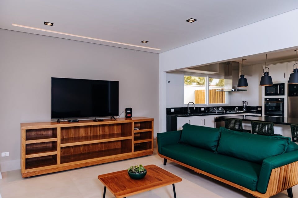 Residenze Vistabela | Living area | 32-inch LED TV with cable channels, TV, table tennis