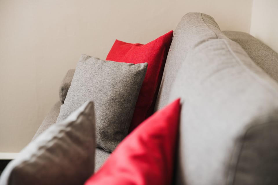 Junior Suite | Living area | TV, books