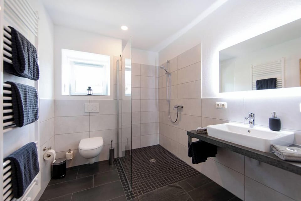 Comfort Condo | Bathroom | Shower, free toiletries, hair dryer, soap