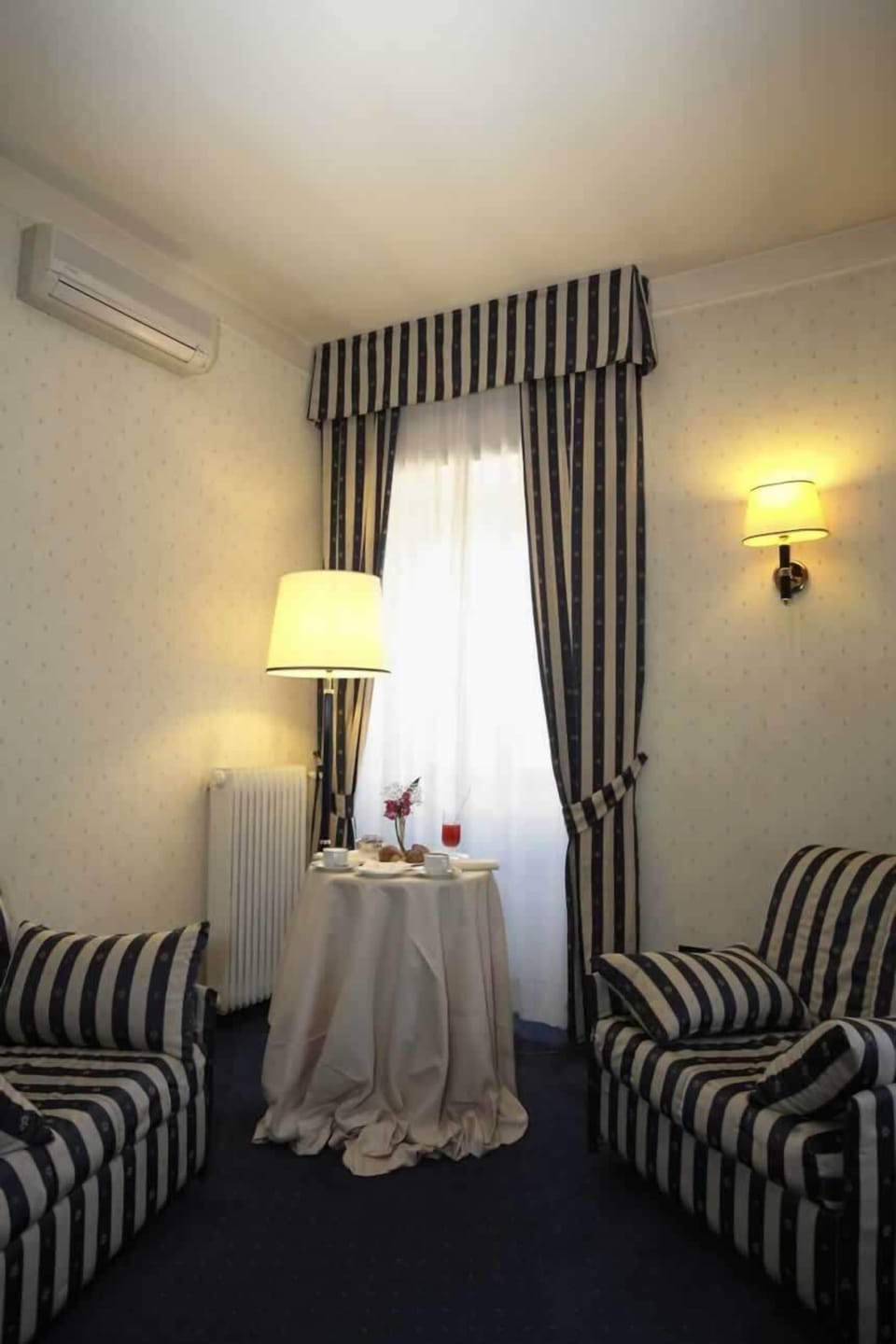 Junior Suite | In-room safe, desk, soundproofing, bed sheets