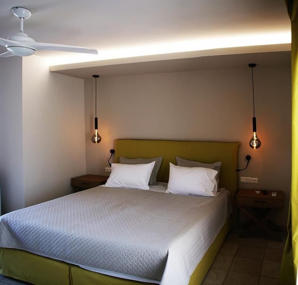 Superior Room | In-room safe, WiFi (free), bed sheets