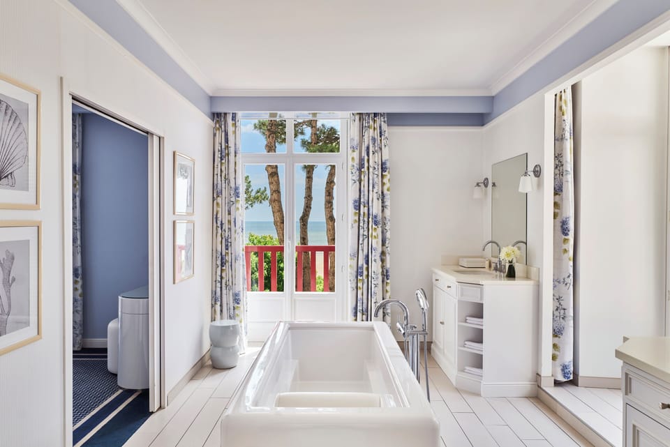 Presidential Suite, 1 Double Bed, Terrace, Sea View | Bathroom | Free toiletries, hair dryer, bathrobes, slippers