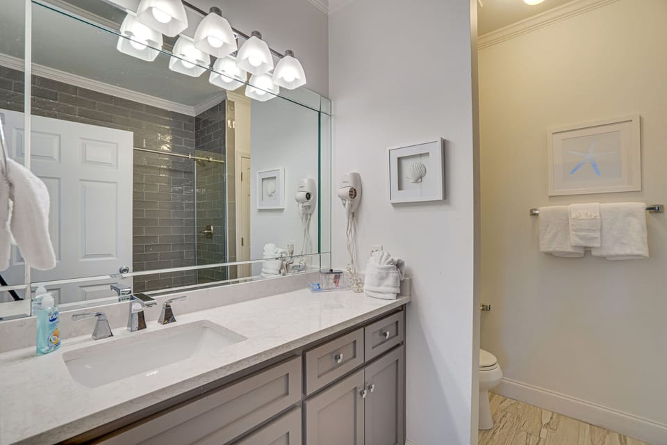 Master private bathroom
