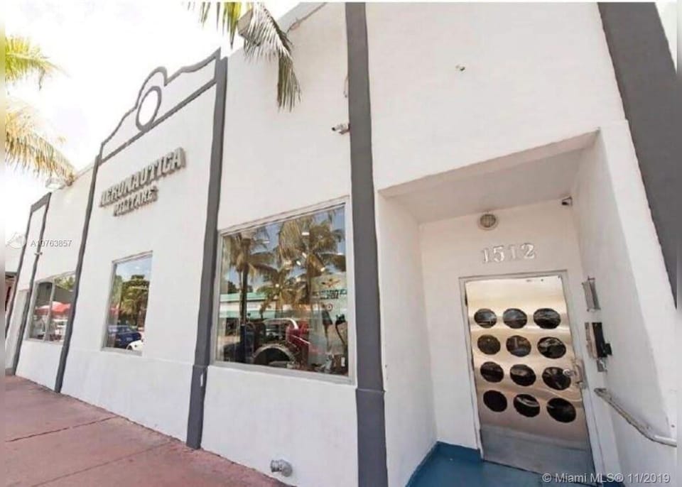 BUILDING ENTRANCE FROM WASHINGTON AVENUE