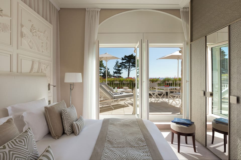 Junior Suite, 1 Double Bed, Sea View (Prestige) | Minibar, in-room safe, desk, blackout drapes