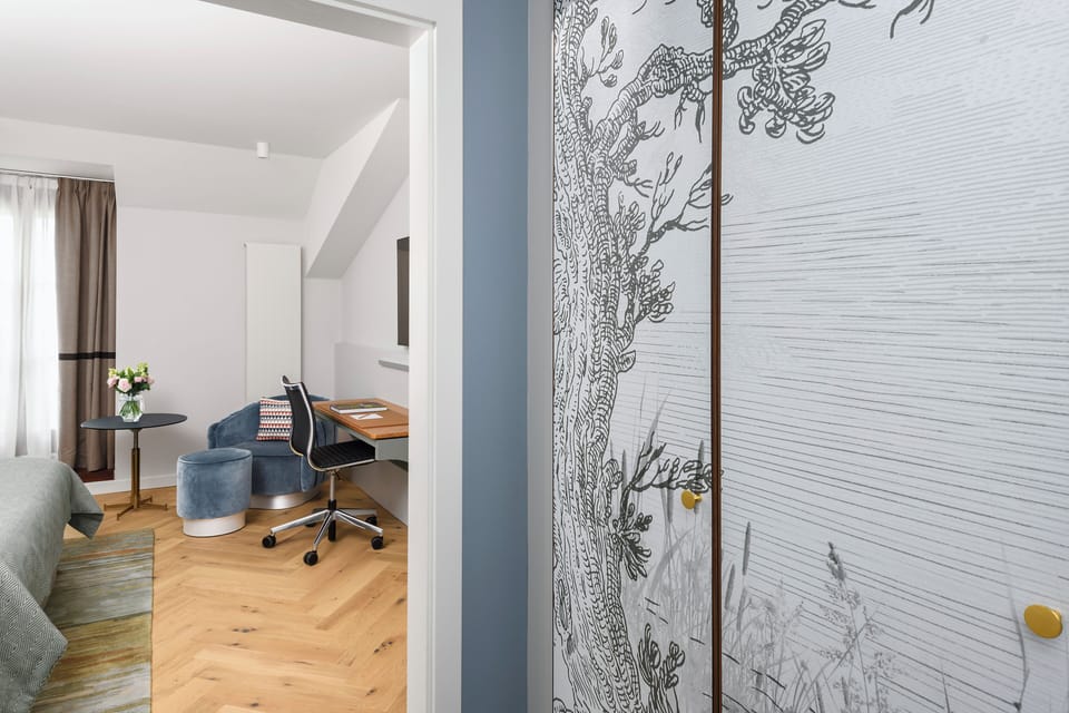 Executive Room, Lake View | Hypo-allergenic bedding, minibar, in-room safe, individually decorated