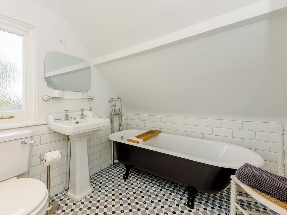 Generous sized bathroom | The Jays, Selsey