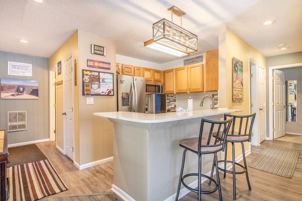 Breakfast bar with seating for two.