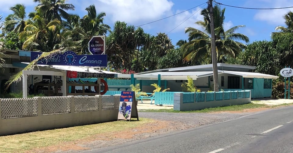 5mins to the main road, Chantals for all your 'To do in Raro'  Cafe next door.