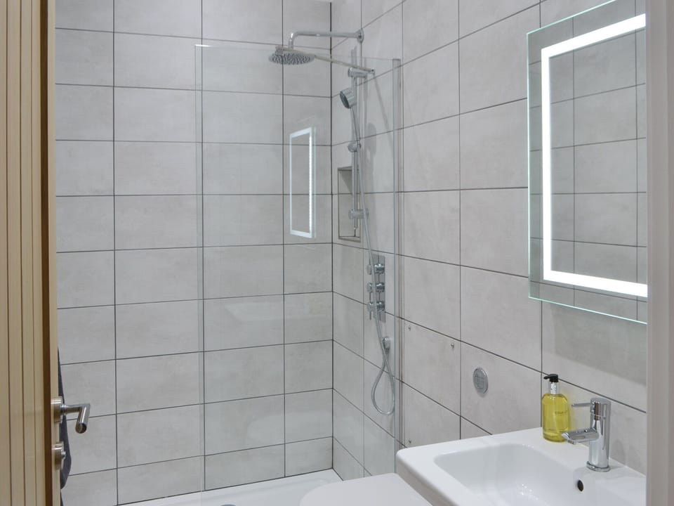 En-suite shower room | The Hemmel - Knoppingsholme Cottages, Tarset, near Bellingham