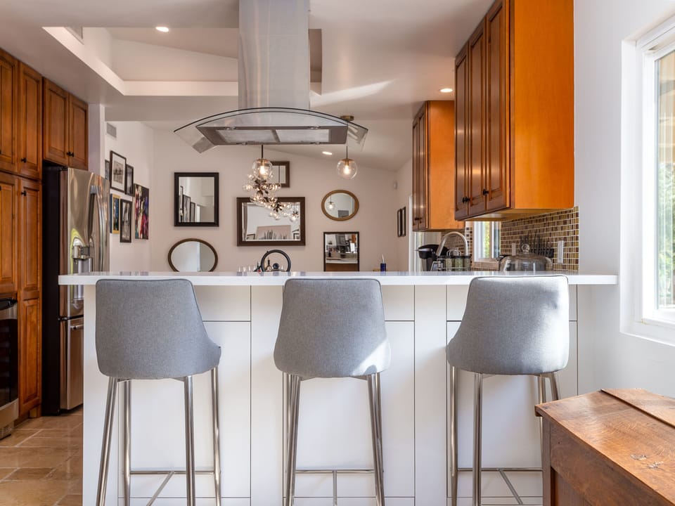 House, Multiple Beds (Modern Loma Vista) | Private kitchen | Oven, toaster, cookware/dishes/utensils