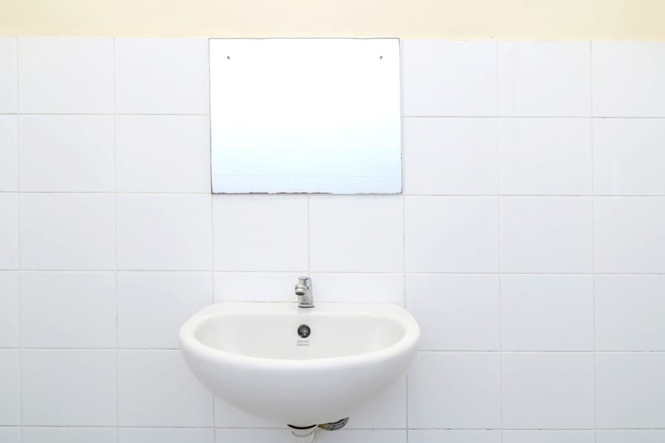 Standard Double Room | Bathroom sink