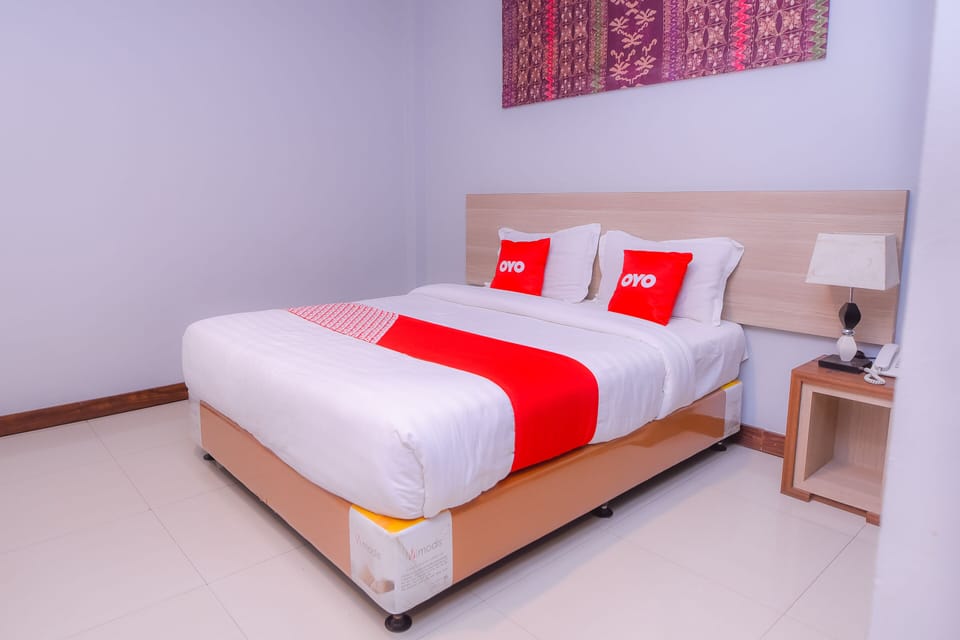 Deluxe Double Room | Desk, WiFi (free), bed sheets