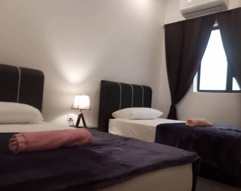 Blackout drapes, free WiFi, bed sheets