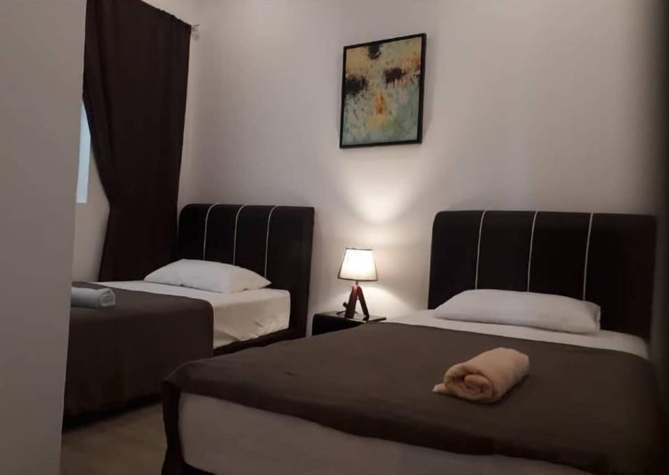 Twin Room | Blackout drapes, free WiFi, bed sheets