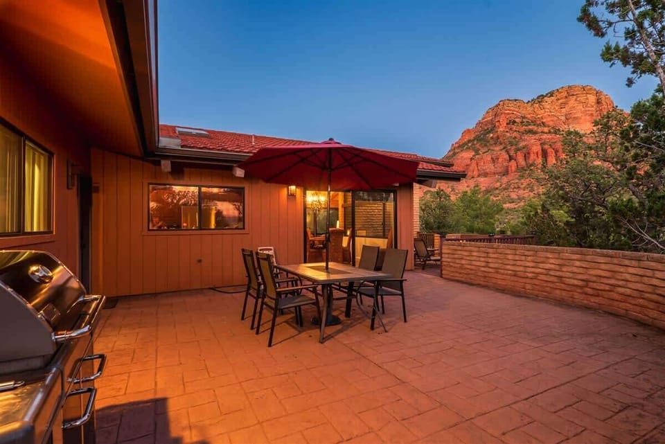 Enjoy the Stunning Sedona Sunsets painting the Red Mountains in pink and fusia