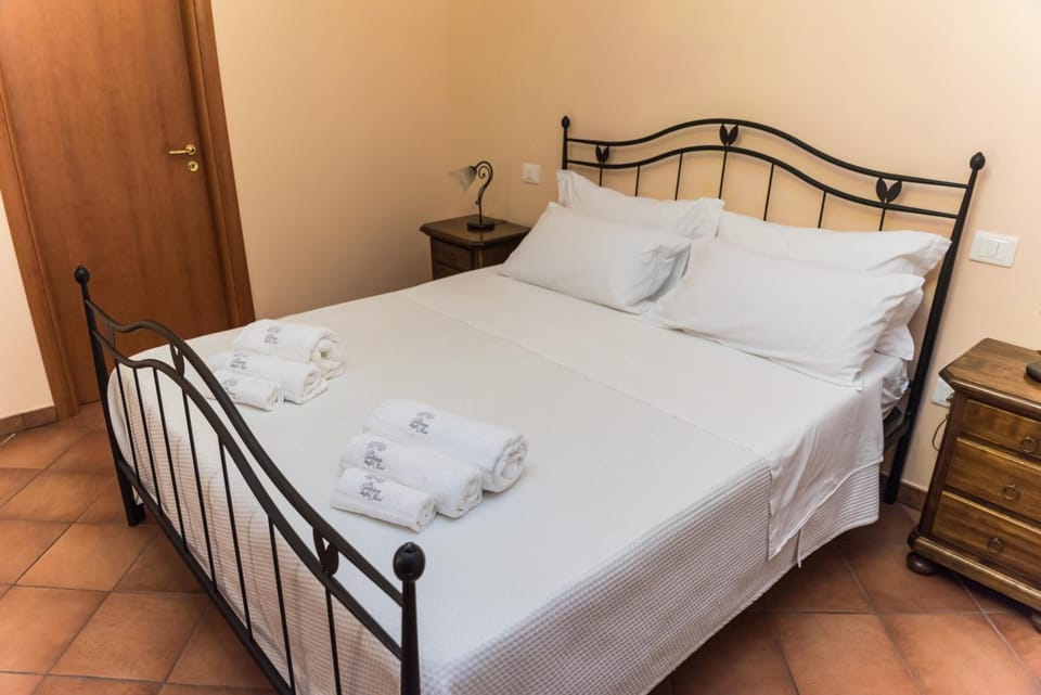 Premium bedding, individually decorated, free cribs/infant beds