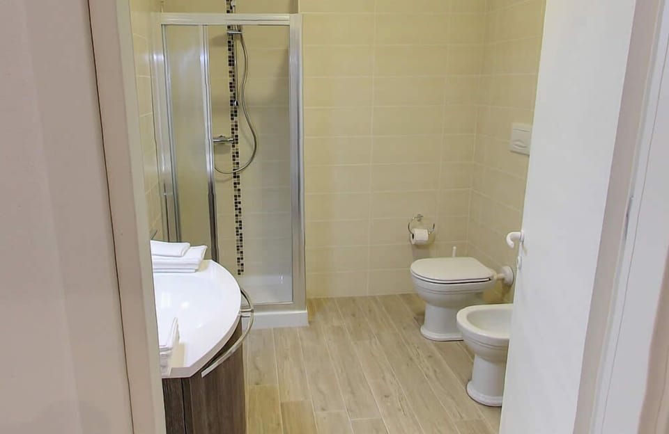 Free toiletries, bidet, towels