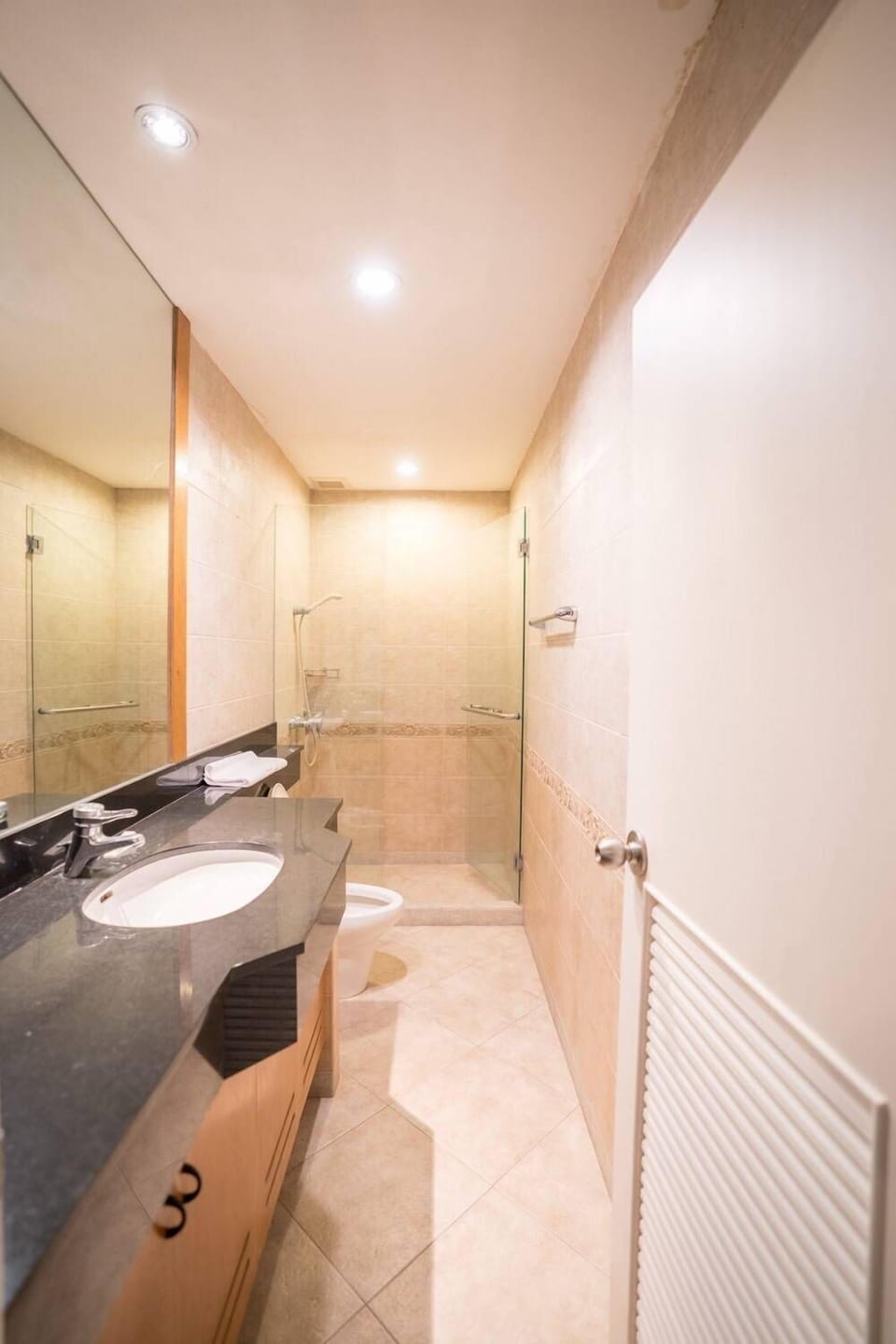 Dojo Pool Villa Beachfront Villa in Pattaya City