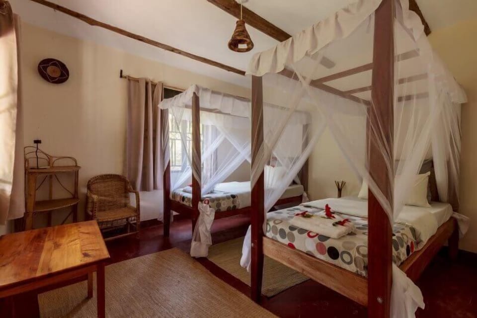 Twin Room | Rollaway beds, bed sheets