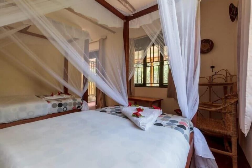 Twin Room | Rollaway beds, bed sheets