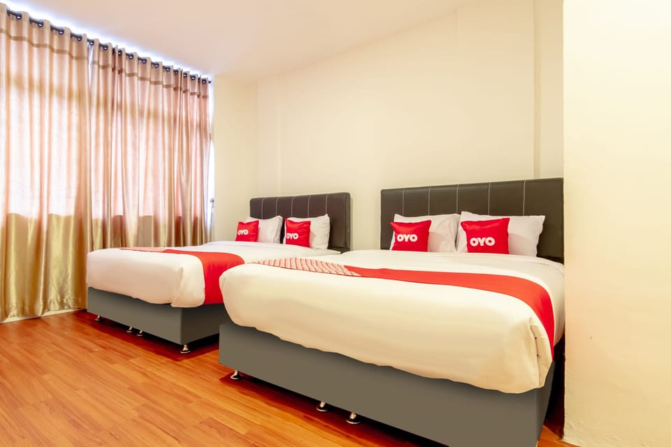 Family Suite | Desk, laptop workspace, WiFi (free), bed sheets