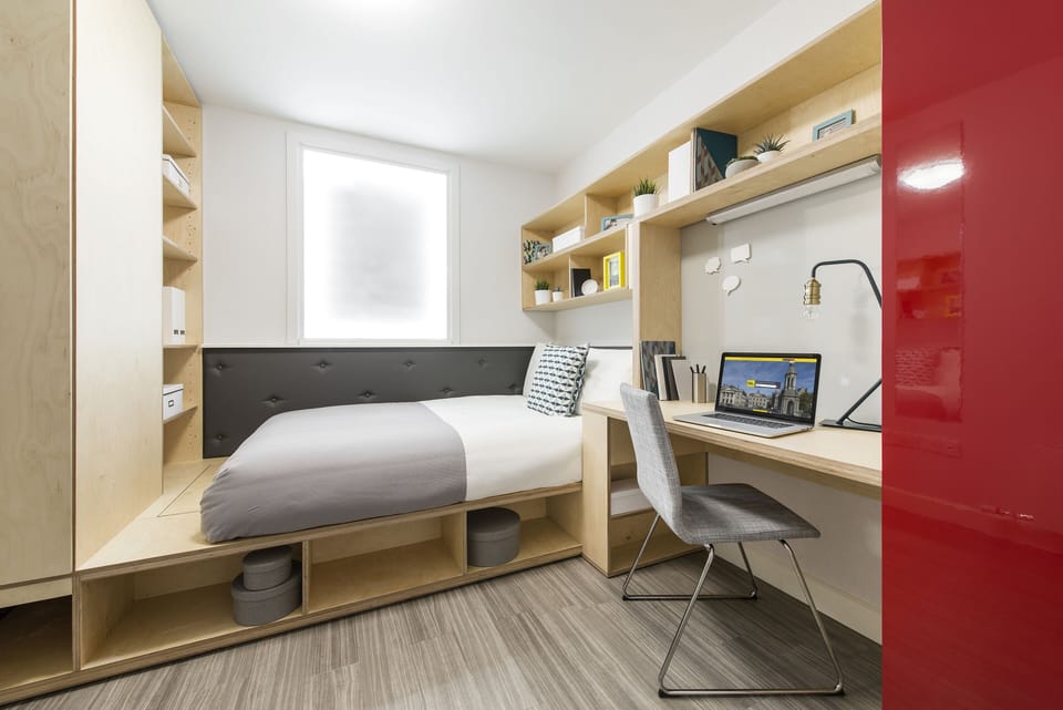 Desk, soundproofing, free WiFi