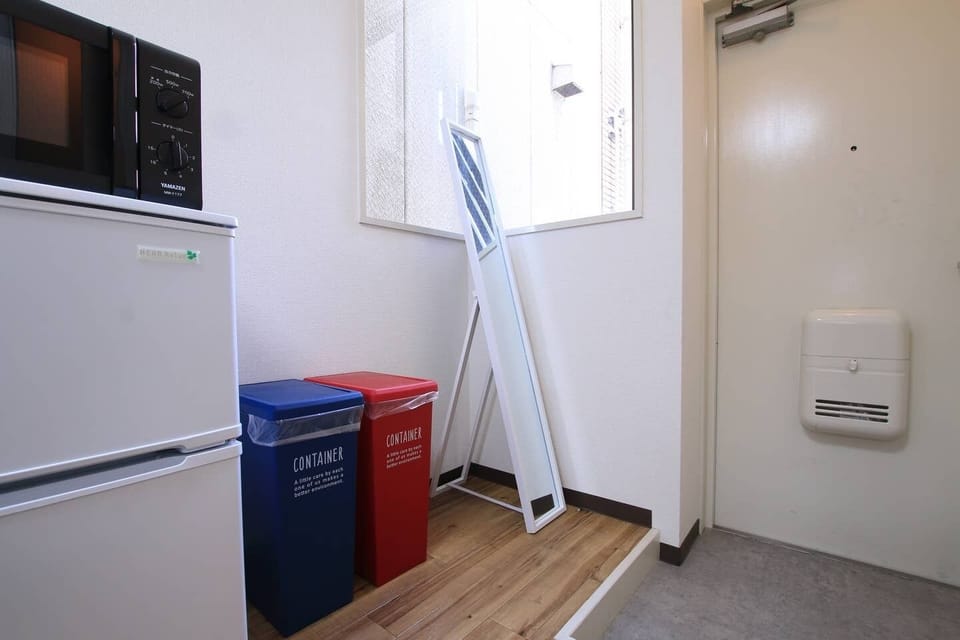 Fridge, microwave, stovetop, electric kettle