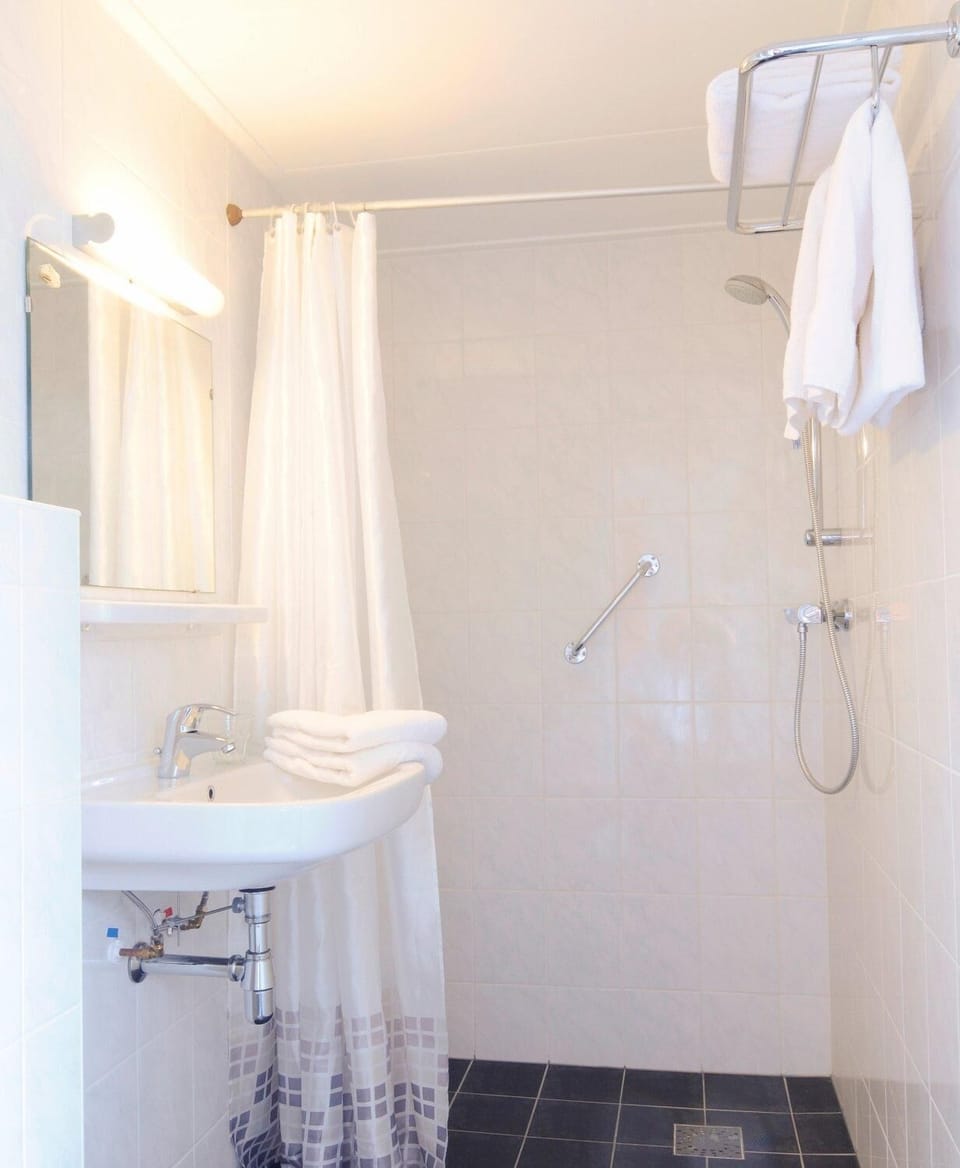 Shower, free toiletries, towels, soap
