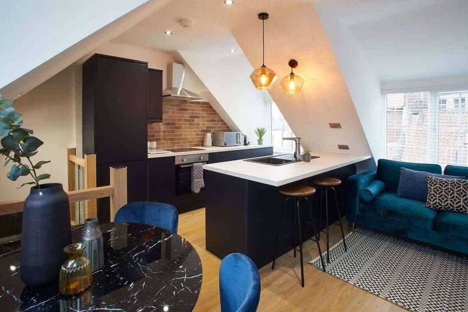 Burns Yard Apartment, Whitby - Host & Stay