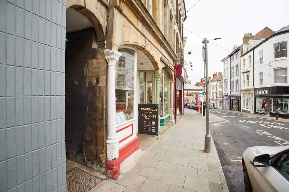 Burns Yard Apartment, Whitby - Host & Stay