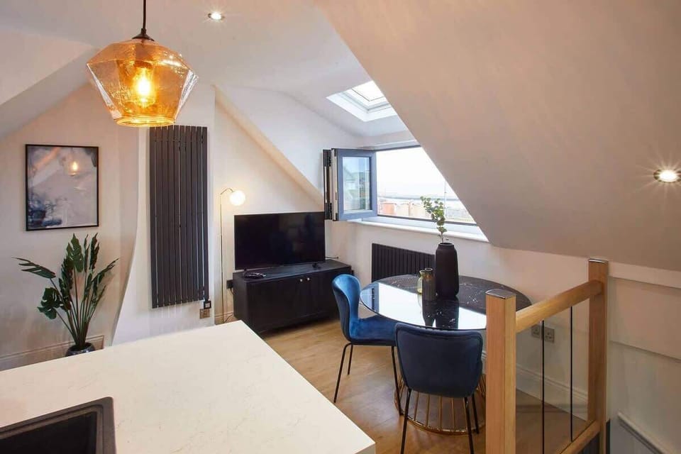Burns Yard Apartment, Whitby - Host & Stay