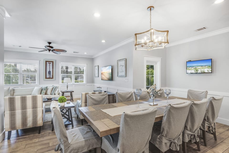 First Floor: Dining Area