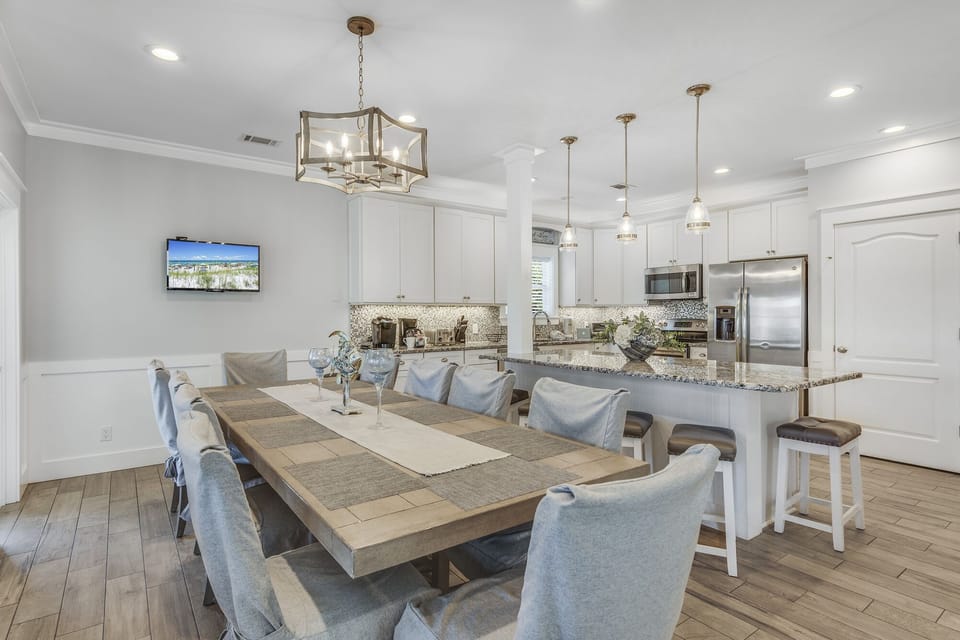 First Floor: Dining Area